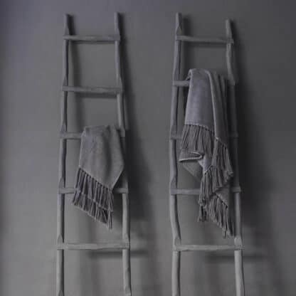 linge de bain gris, serviette éponge franges grises