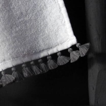 LAMU bath linen with Grey pompoms