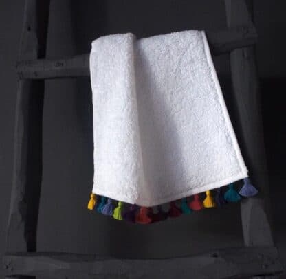 Lamu pompoms sol on high quality bath towels