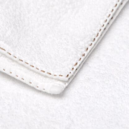 serviette blanche haut de gamme douce et absorbante brodée main