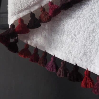 bath towel top quality with handmade pompoms