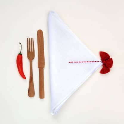 linge de table brodé main haut de gamme passementerie rouge
