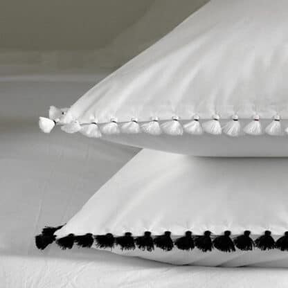 bed linen ilias with plain black pompons 2