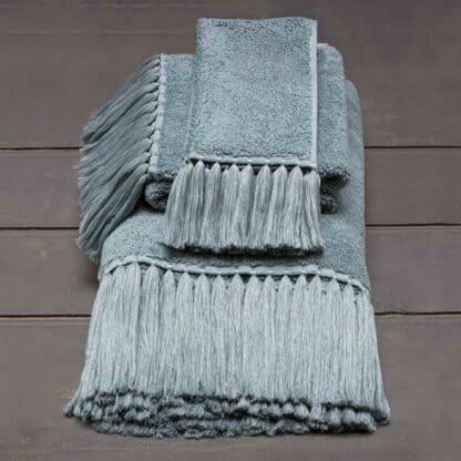 Luxury bath towel with fringes