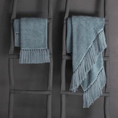 Luxury bath towel in cotton terry with fringes