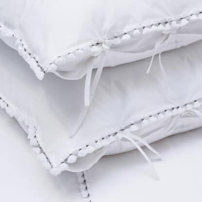 linge de lit pompons blancs faits main valérie barkowski