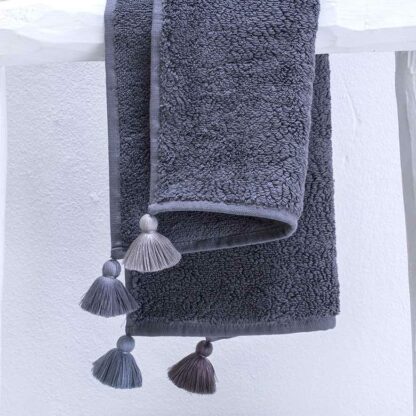 Linge de bain gris pompons