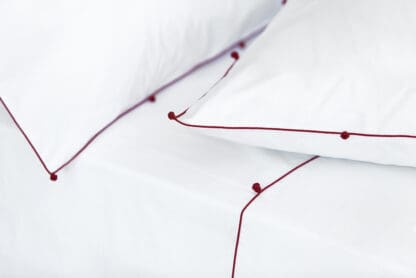 buy high end bed linen with trimmings Nil carmine