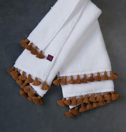 serviette éponge blanche pompons ambre