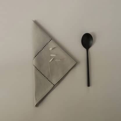 Linge de table taupe KARO noir – Image 2